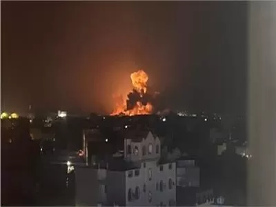 انفجارات ومصرع العشرات : تفاصيل سلسة الغارات الامريكية مساء الاحد