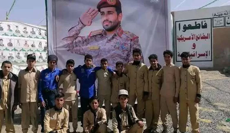 الحوثيون يحولون المدارس إلى معسكرات تدريب الطلاب.. ما الأهداف خلف هذه الخطوة؟